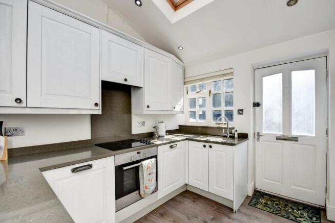 3 bed Terraced to rent Image 11