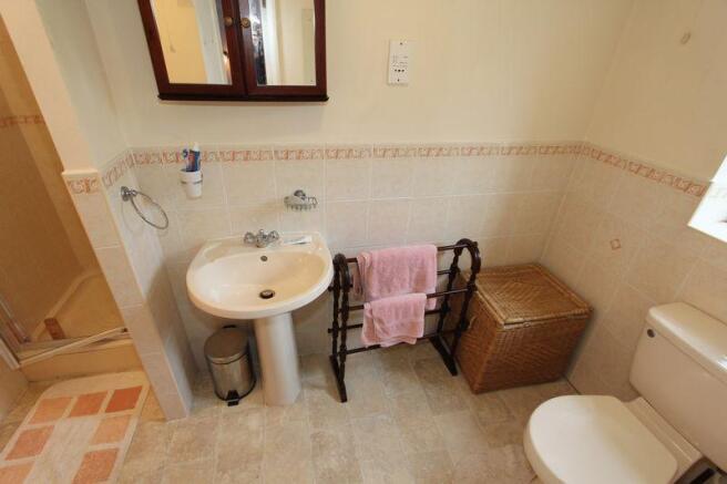 EN SUITE SHOWE...