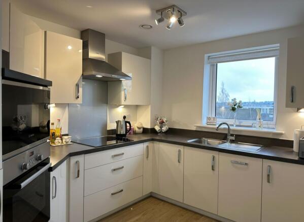 Fully Fitted Kitchen