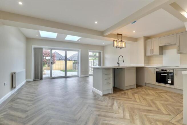KITCHEN / DINER