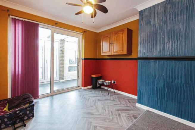 Lounge/Dining Area