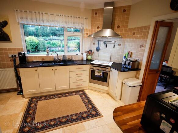 KITCHEN / BREAKFAST ROOM