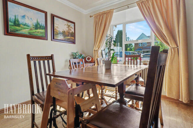 4 bed Detached for sale Image 7