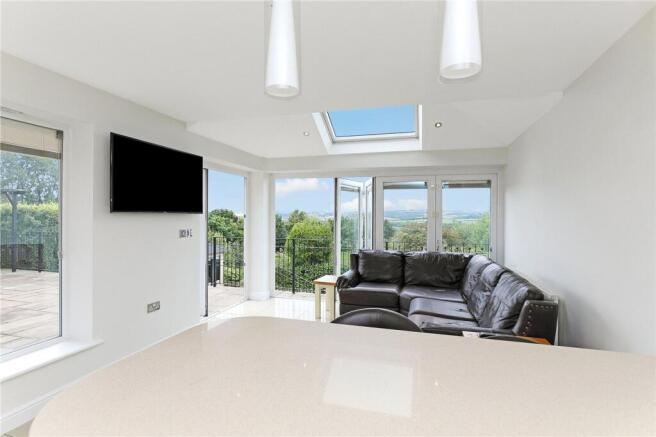 5 bed Detached for sale Image 12