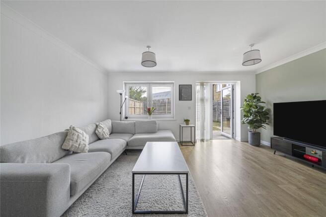 Lounge/Dining