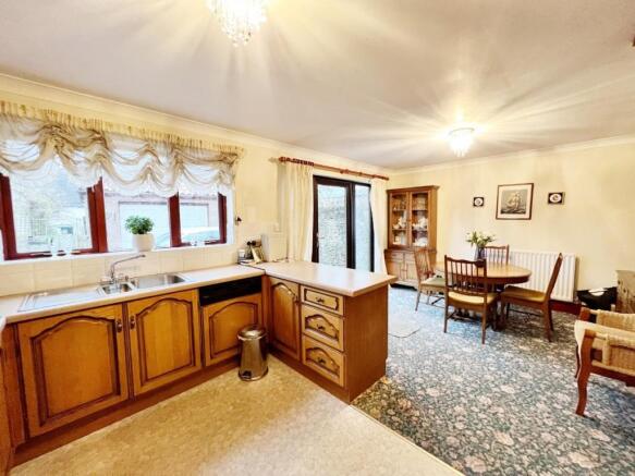 Kitchen Diner pic 5.jpg