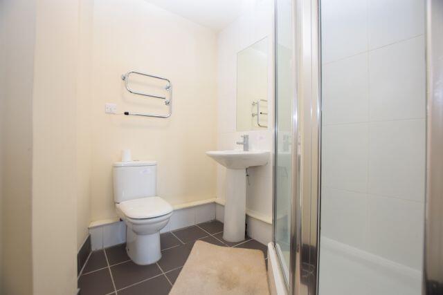 2 bed Apartment to rent Image 9