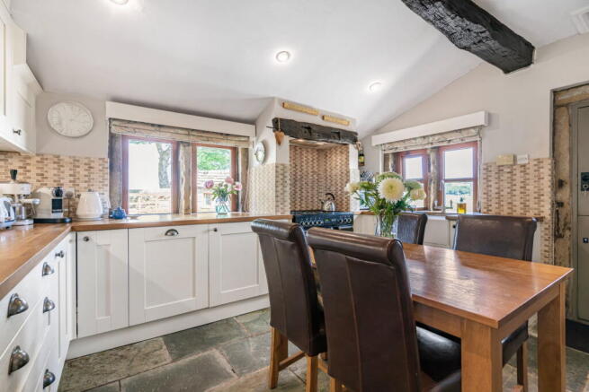 4 bed Semi-Detached for sale Image 5