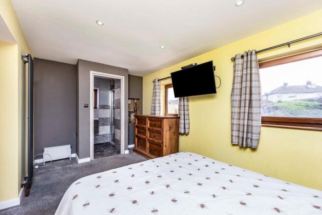 3 bed Semi-Detached for sale Image 11