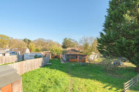 Nine Mile Ride, Finchampstead, Wokingham, Berkshire, RG40
