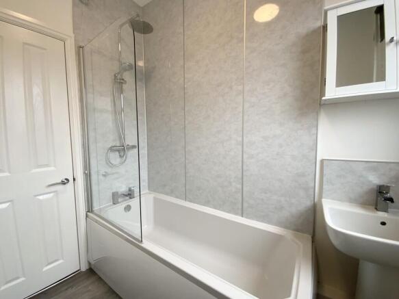 2 bed Terraced to rent Image 11