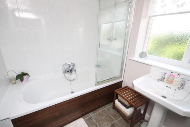 BATHROOM/W.C.