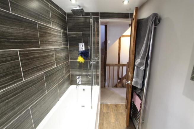 Bathroom (2).JPG
