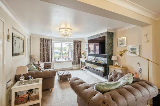 4 bed Detached for sale Image 6