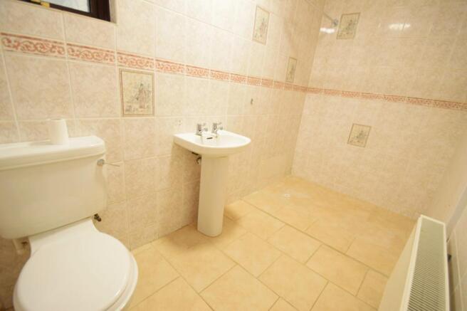 6-shower room