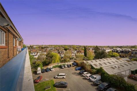 Cambridge Gardens, Kingston upon Thames, KT1