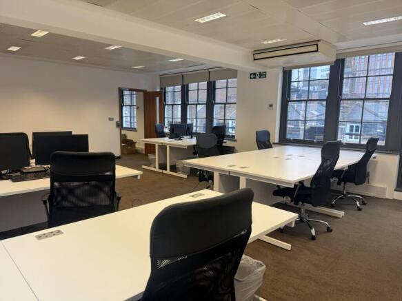 Moorgate House  Open Plan Desks Reverse Angle.pn
