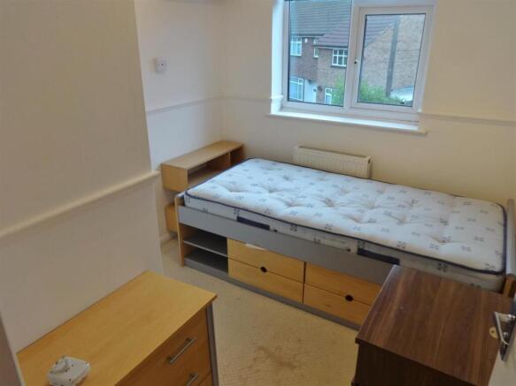 bedroom 4.JPG