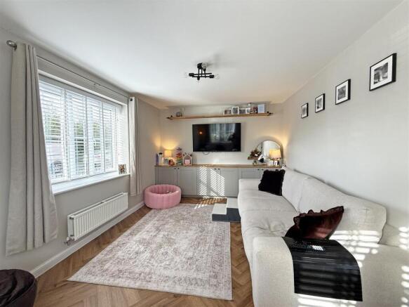 Woodwynd Close, Bowbrook, Shrewsbury photo 2