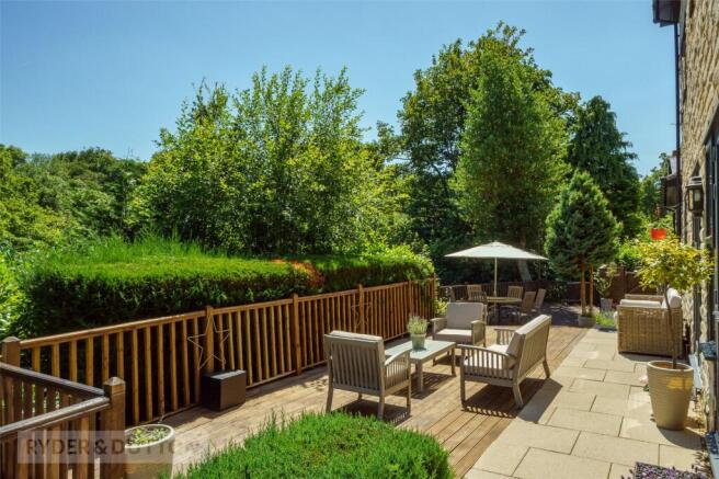5 bed Detached for sale Image 7