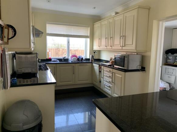 Kitchen1.jpg