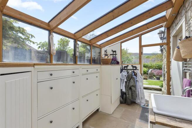 4 bed Detached for sale Image 5