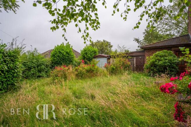 Front Garden/Garage