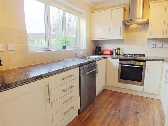 FITTED KITCHEN