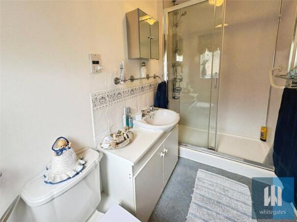 5 bed Detached for sale Image 9