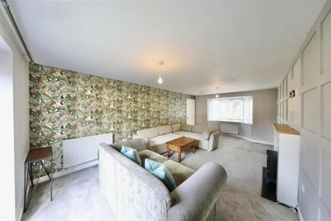 5 bed Detached for sale Image 5