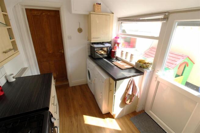Kitchen 2.jpg