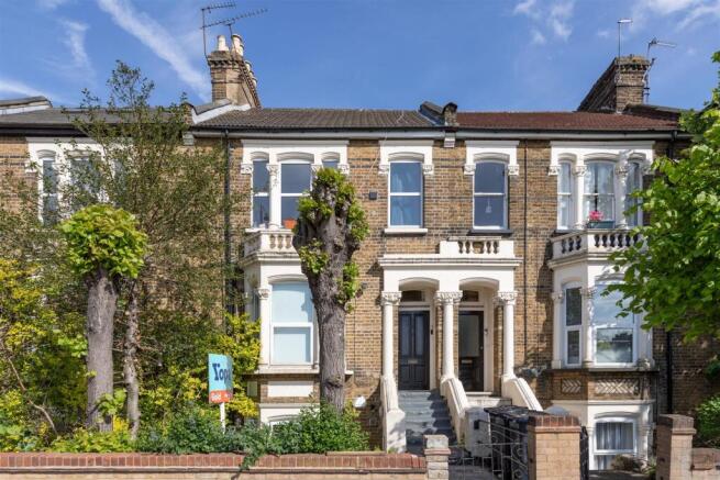 Hollybush Hill, E11