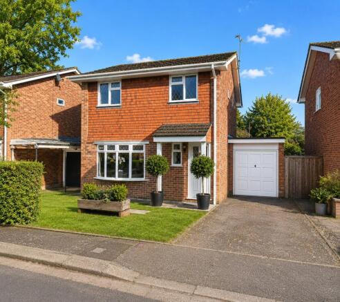 4-bed detached on Cedar Drive, Sunningdale, Ascot, Berkshire, SL5, £650,000