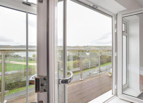 Bedroom 1d_balcony.jpg
