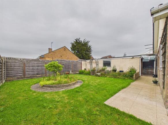 2 bed Detached Bungalow for sale Image 8