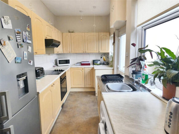3 bed Semi-Detached for sale Image 6