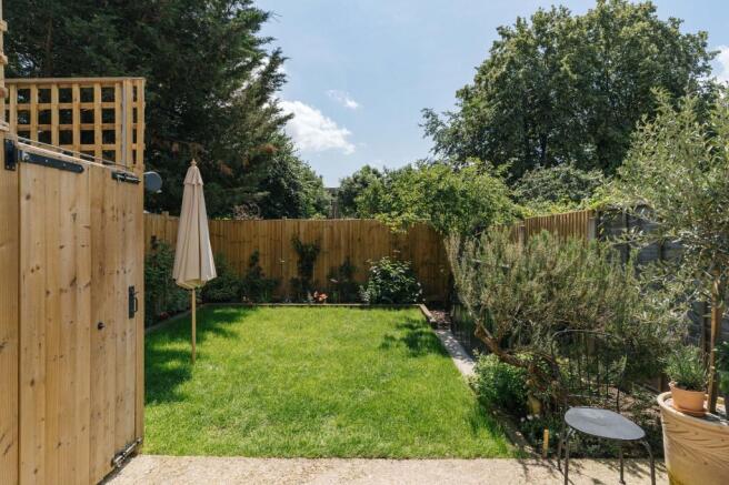 Shrubland Road E8