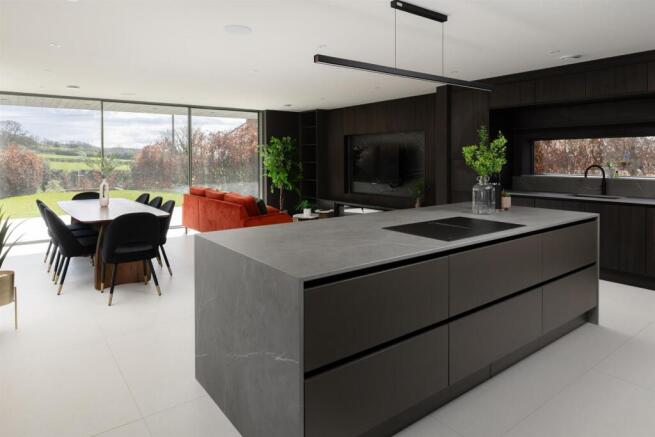 4 bed House for sale Image 6