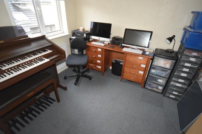 BEDROOM 2