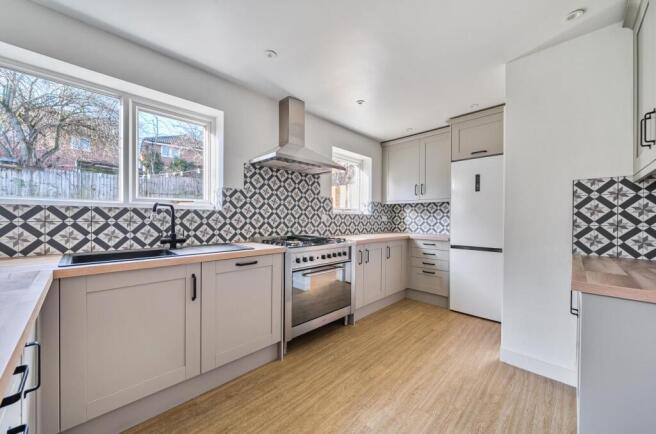 31 Harmans Way, Weedon