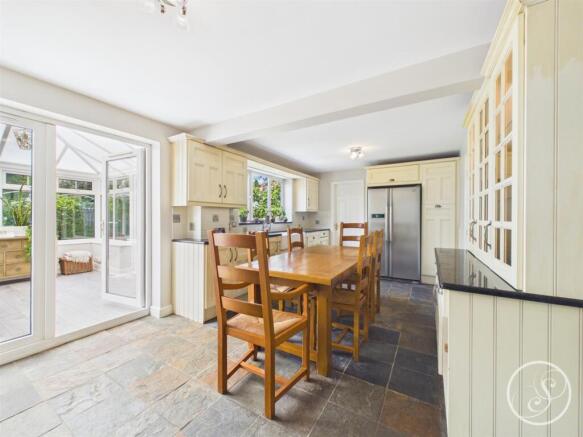 4 bed Detached for sale Image 7