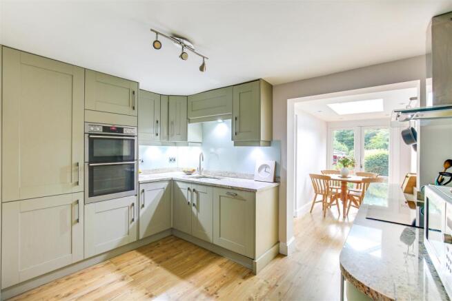 6 - Kitchen.jpg