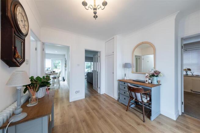 6 Windsor Close-025.jpg