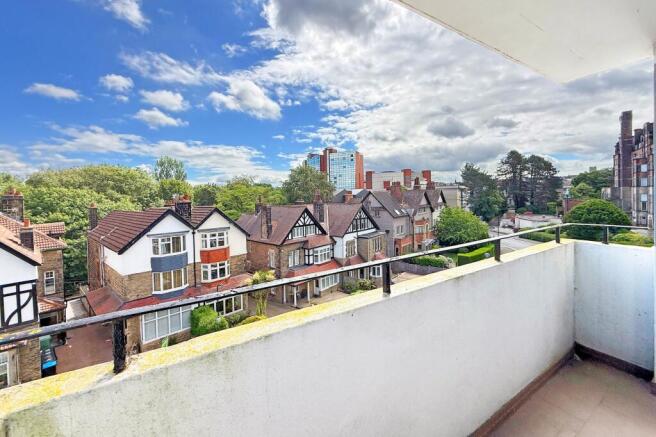 2 bed Flat for sale Image 5