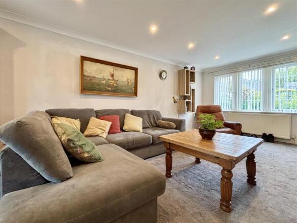 4 bed Detached for sale Image 8