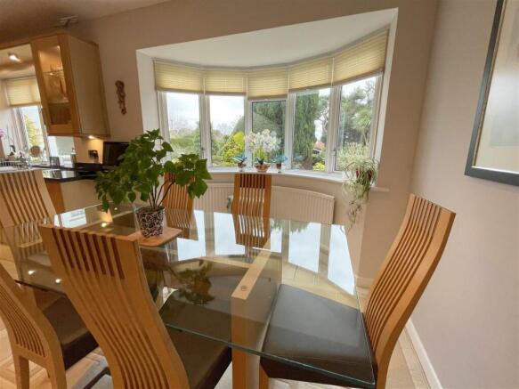 Breakfast area b.jpg