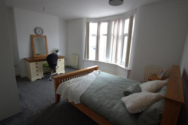 5 bed House to rent Image 11