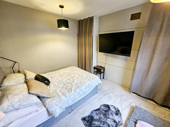 3 bed Terraced for sale Image 12