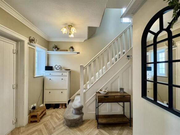 4 bed Semi-Detached for sale Image 5