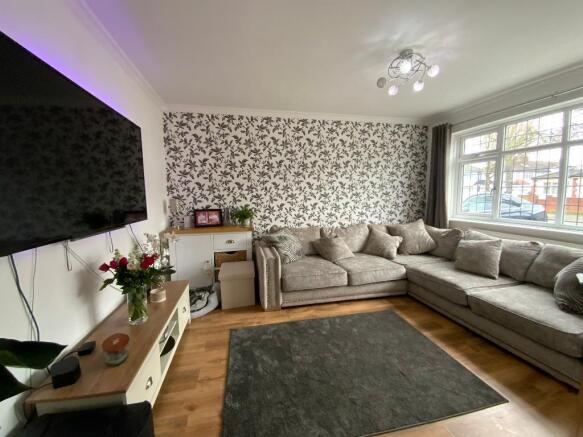 LIVING ROOM 13'11 x 11'2